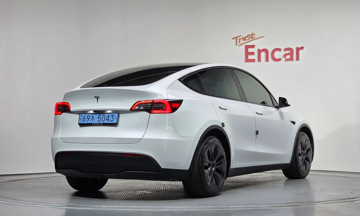 Tesla Model Y 2024