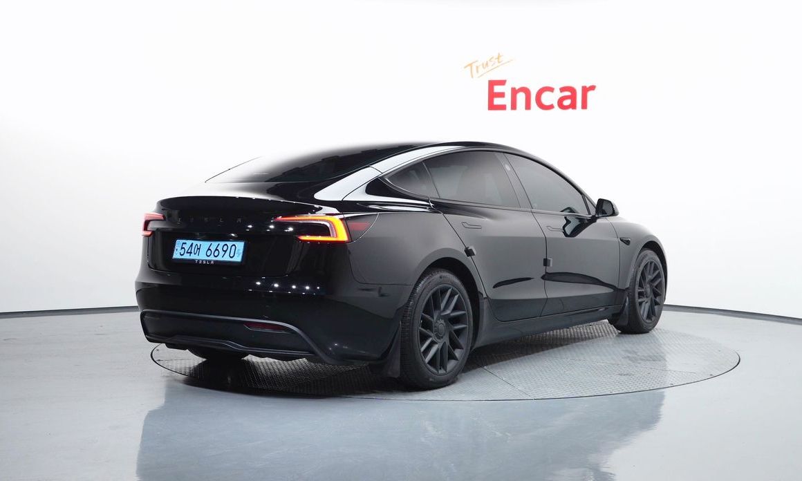 Tesla Model 3 2024