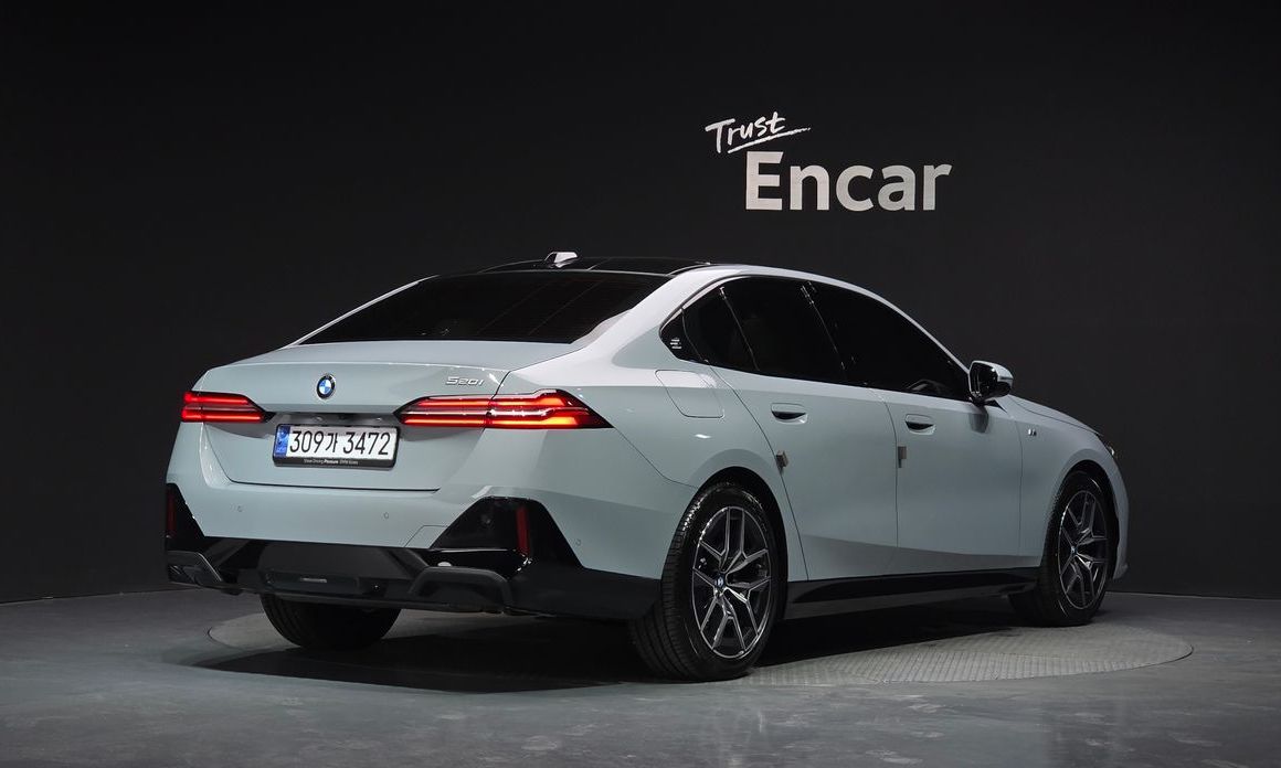 BMW 5-Series 2025