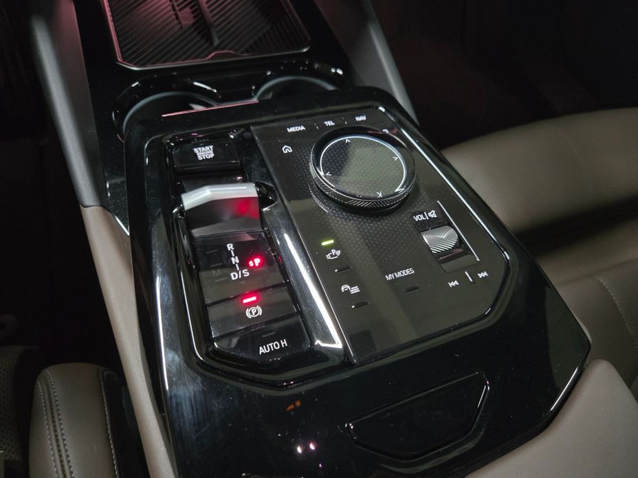 BMW 5-Series 2024