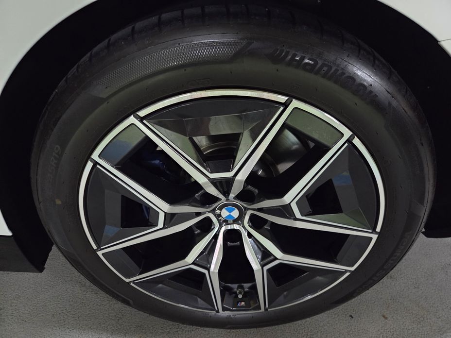 BMW 5-Series 2024