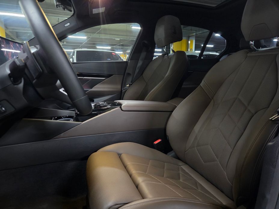BMW 5-Series 2024