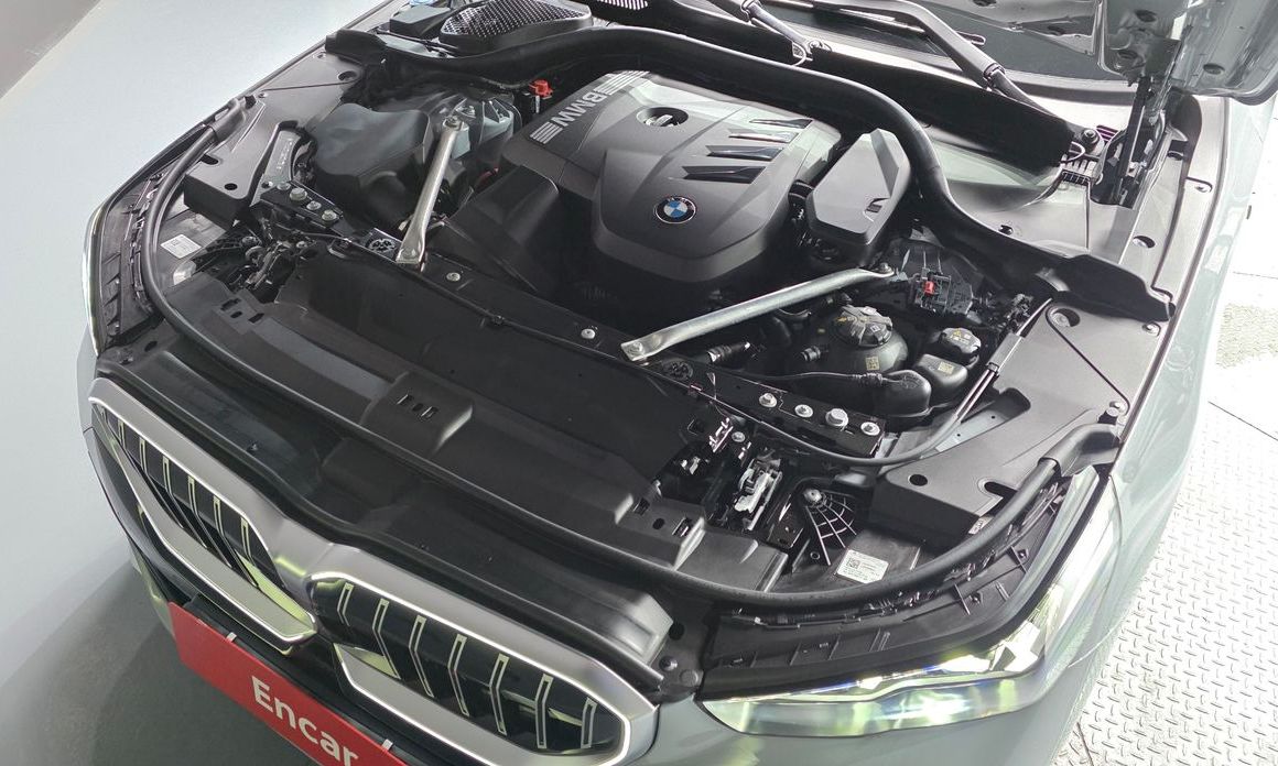 BMW 5-Series 2025
