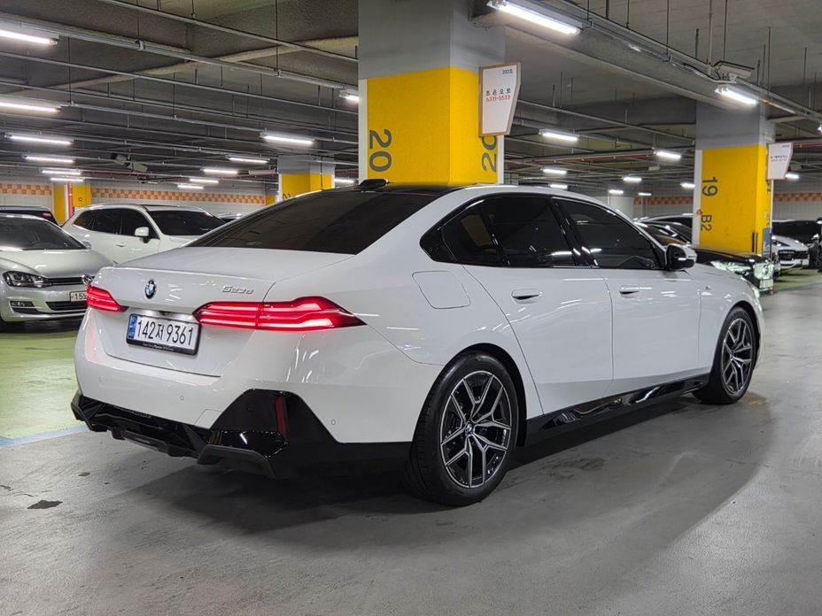 BMW 5-Series 2024