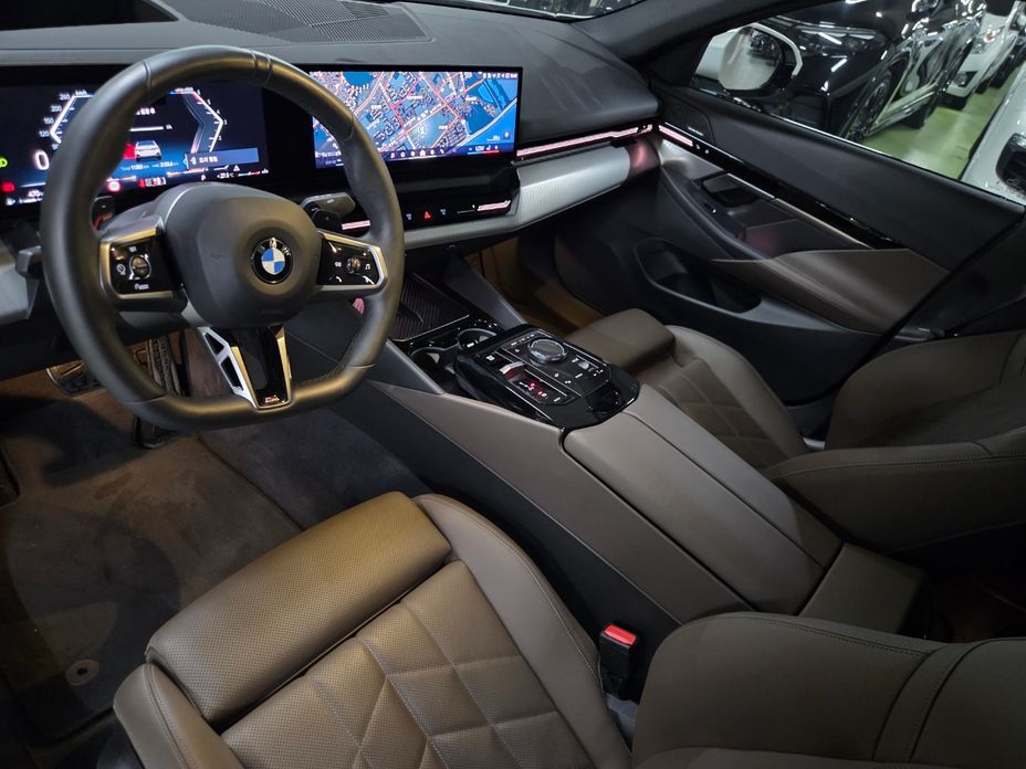 BMW 5-Series 2024