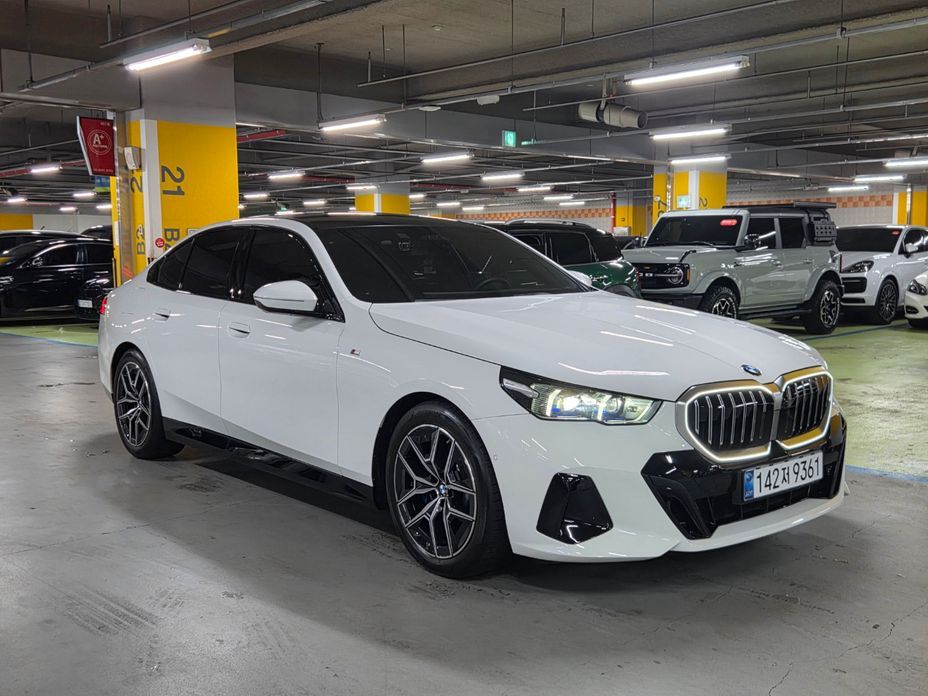 BMW 5-Series 2024