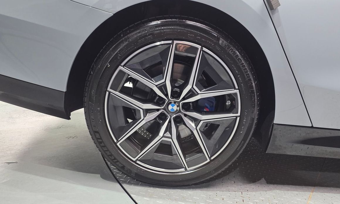 BMW 5-Series 2025