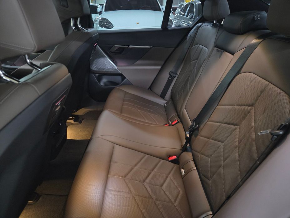 BMW 5-Series 2024