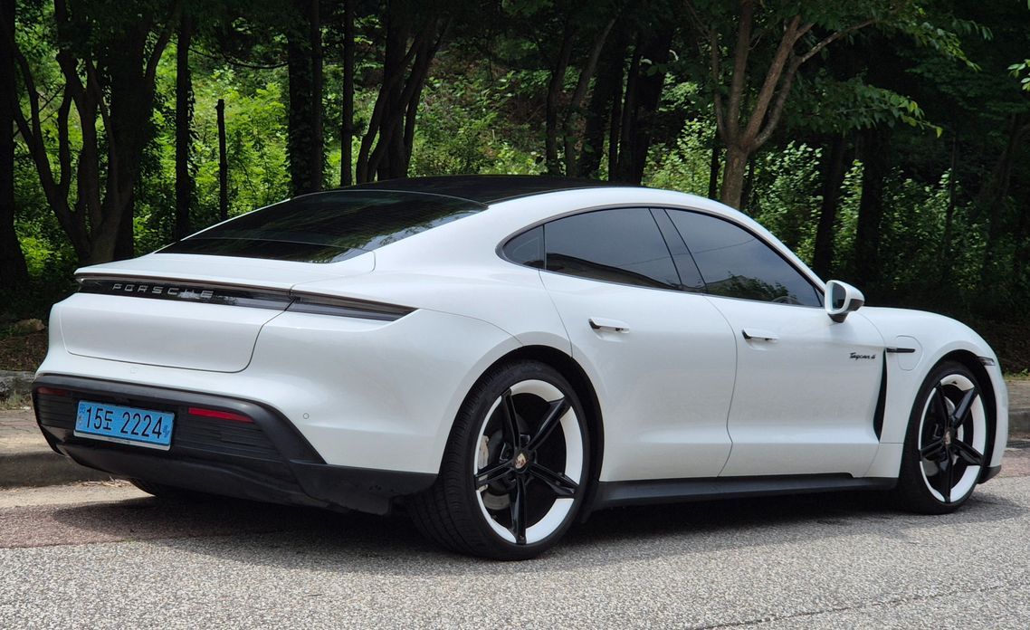 Porsche Taycan 2021