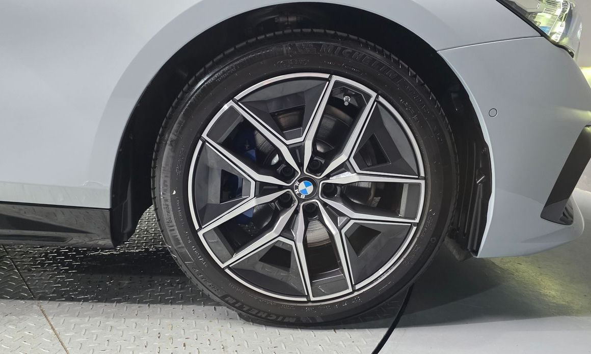 BMW 5-Series 2025