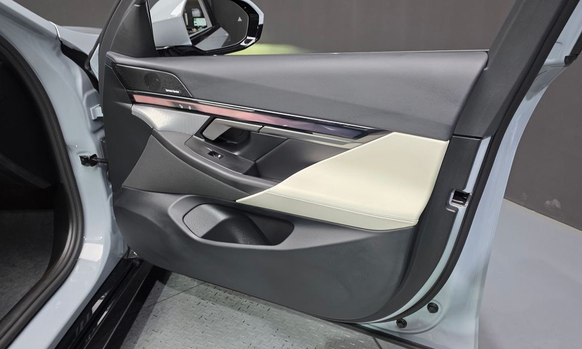 BMW 5-Series 2025