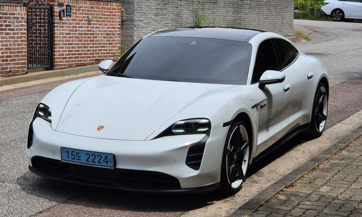 Porsche Taycan 2021