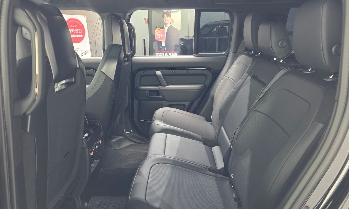 Land Rover Defender 2026
