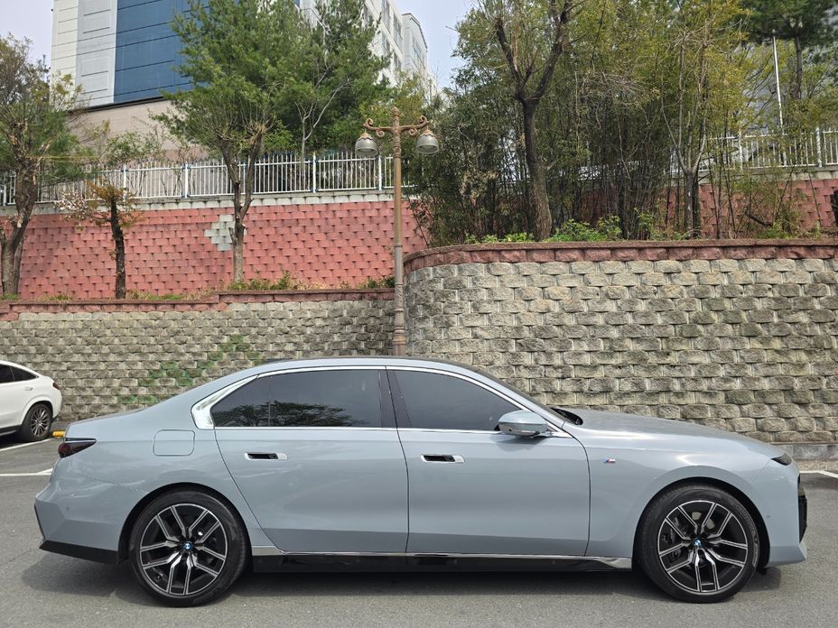BMW 7-Series 2025