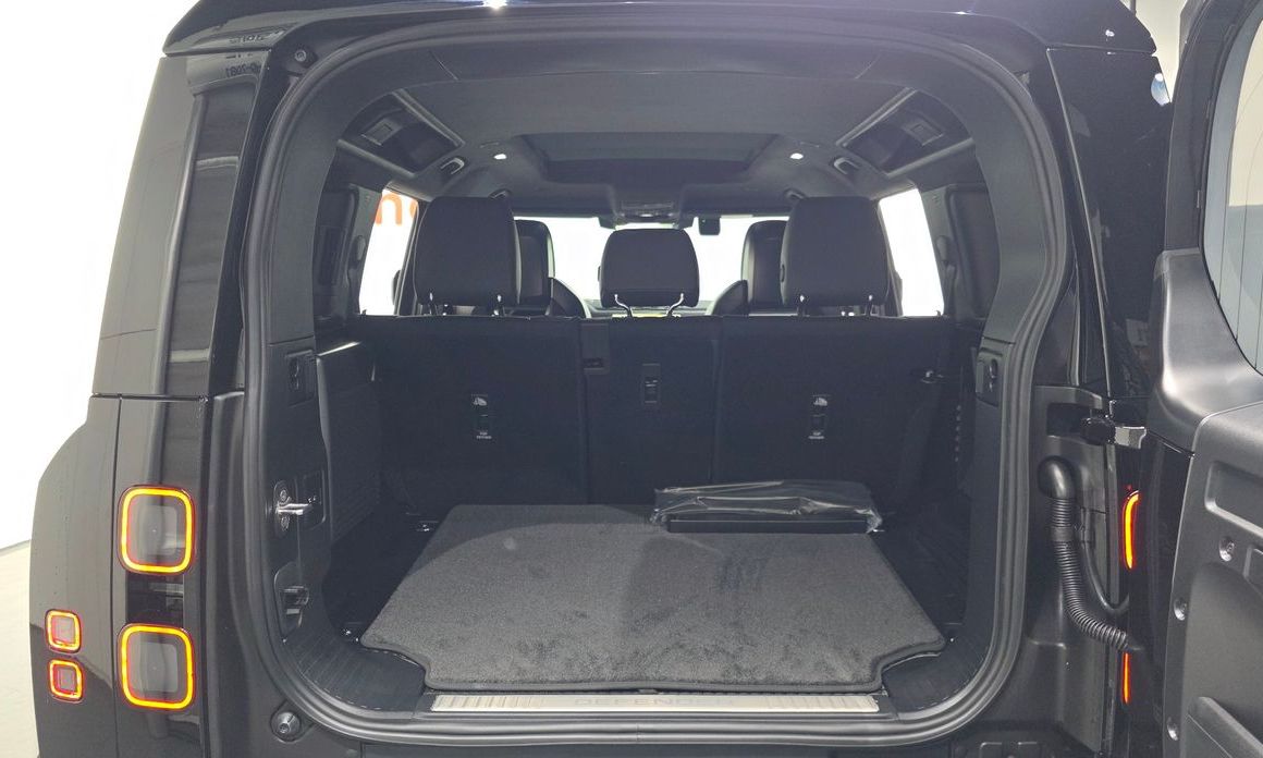 Land Rover Defender 2026
