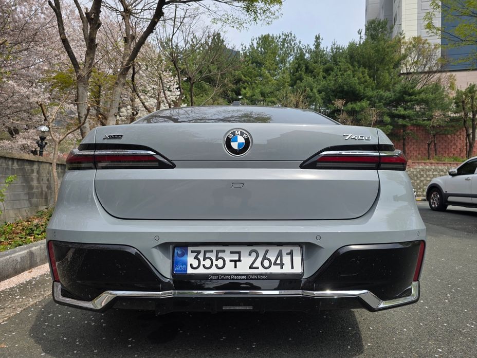 BMW 7-Series 2025