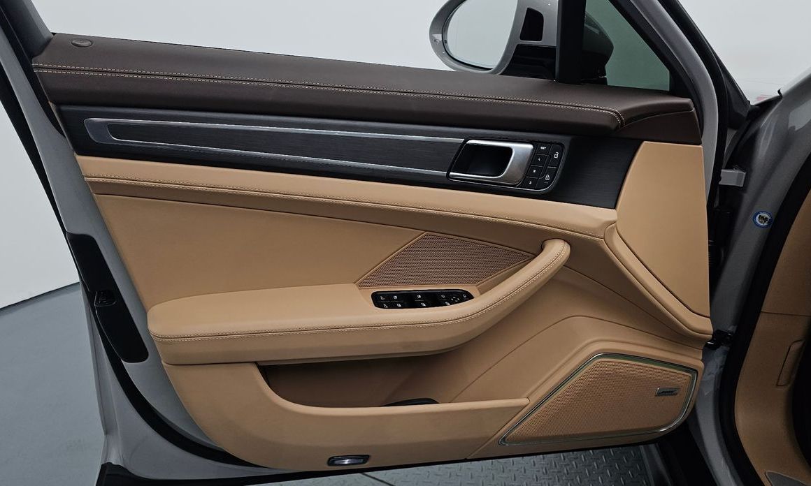 Porsche Panamera 2023
