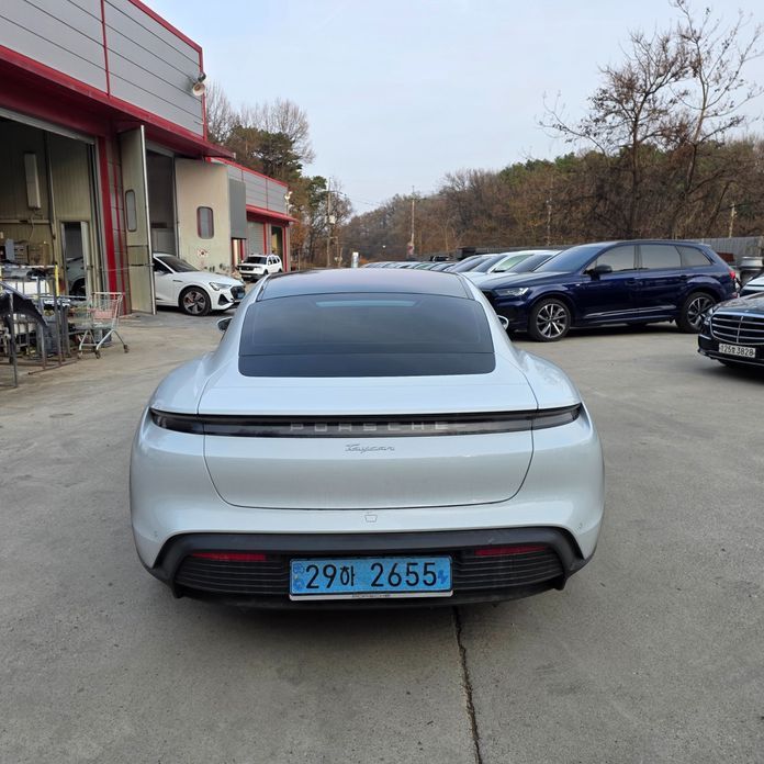 Porsche Taycan 2023