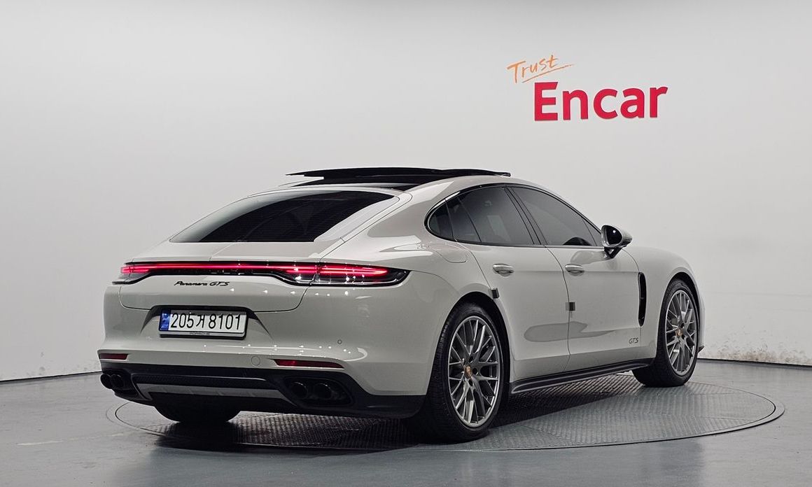 Porsche Panamera 2023