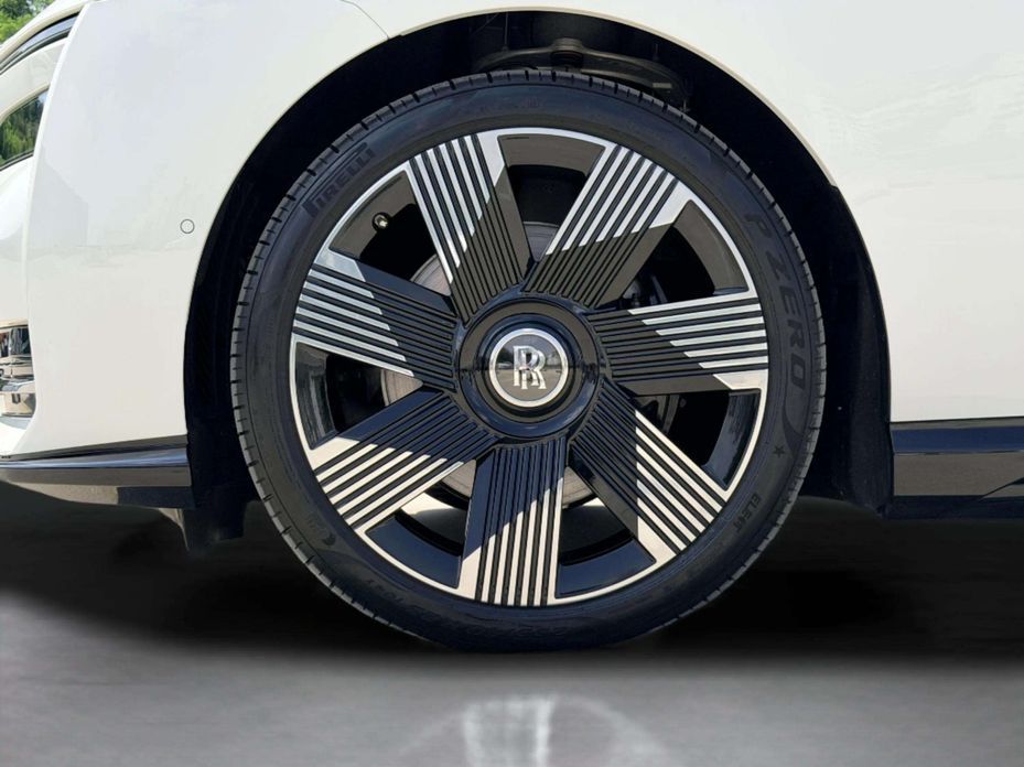 Rolls-Royce Spectre 2025
