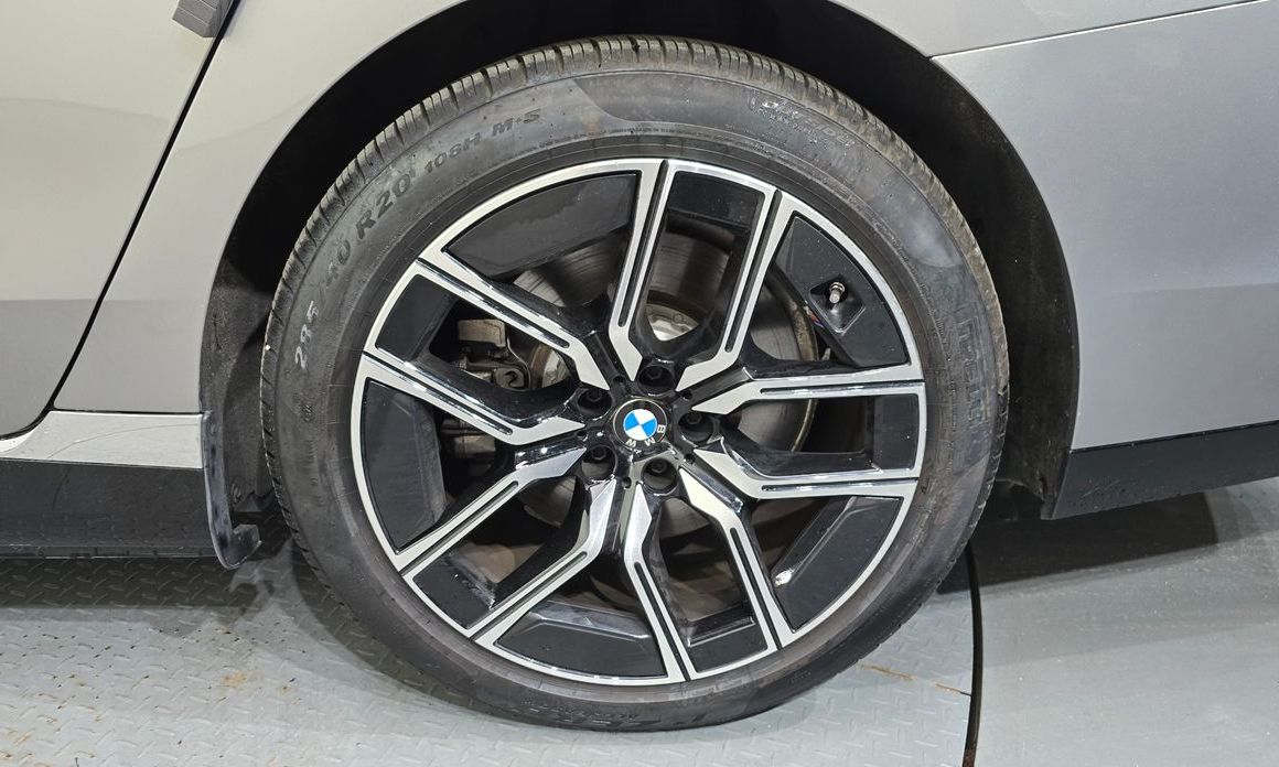 BMW i7 2023