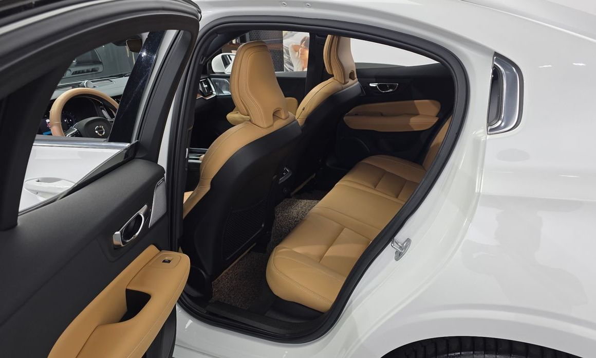 Volvo S60 2023