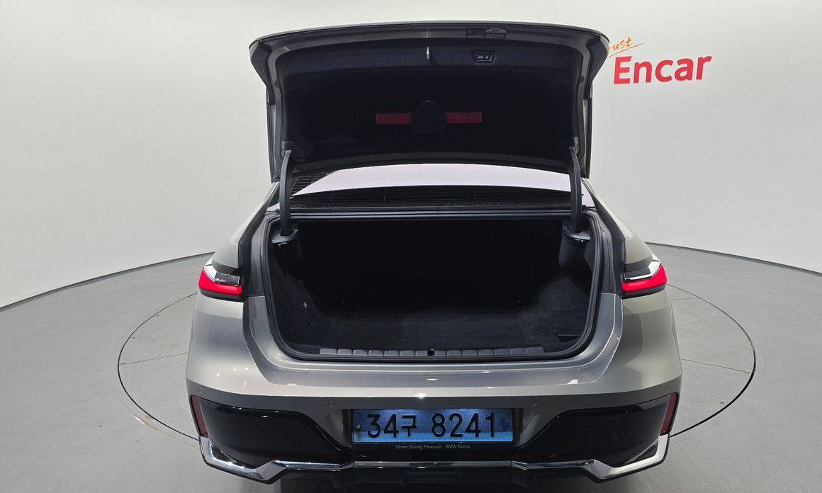 BMW i7 2023