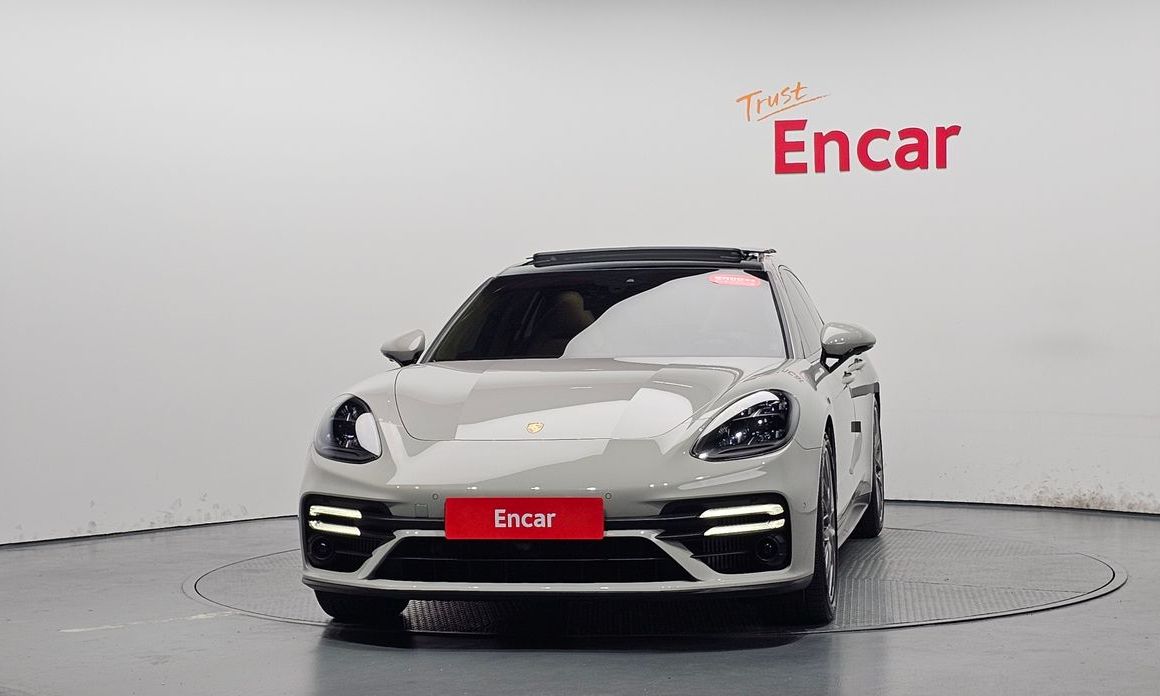 Porsche Panamera 2023