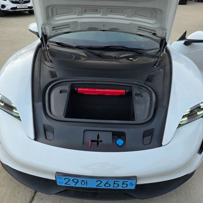 Porsche Taycan 2023