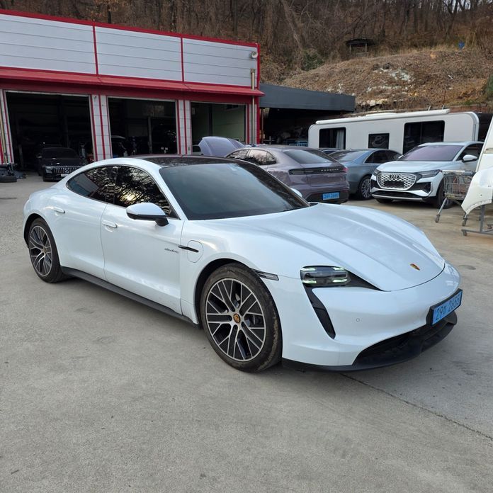 Porsche Taycan 2023