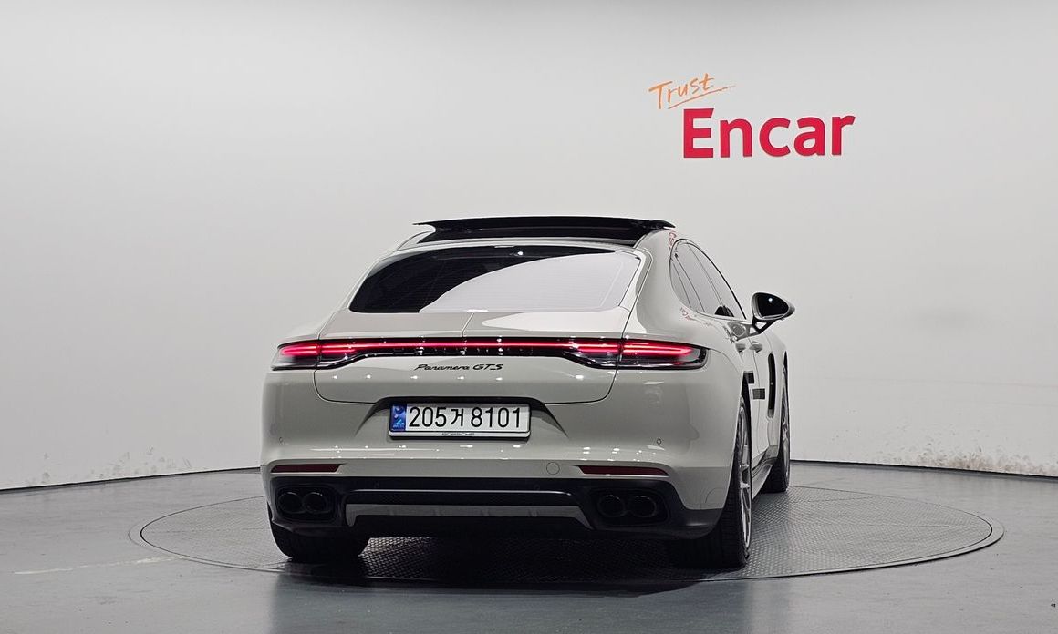 Porsche Panamera 2023