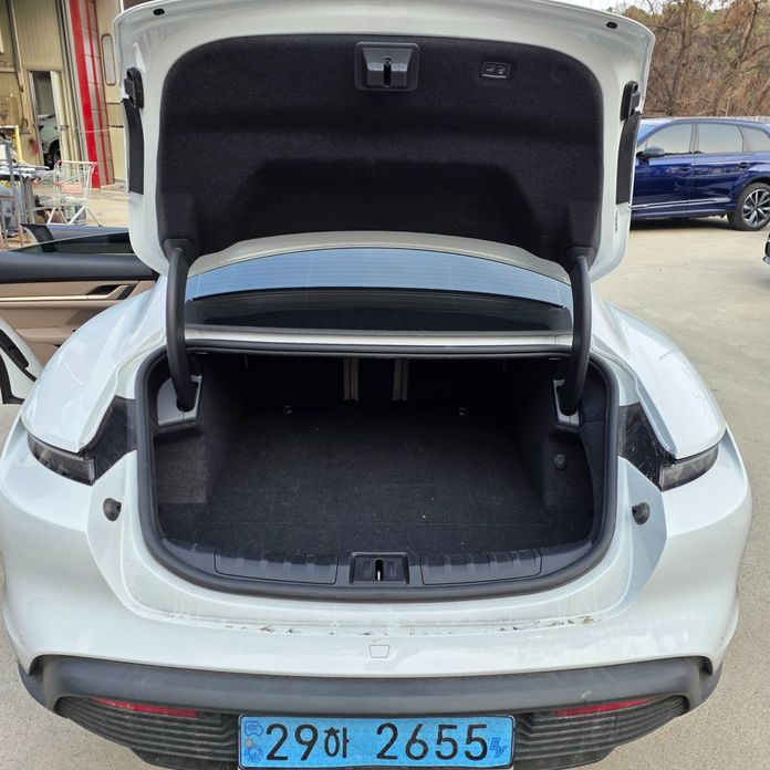 Porsche Taycan 2023