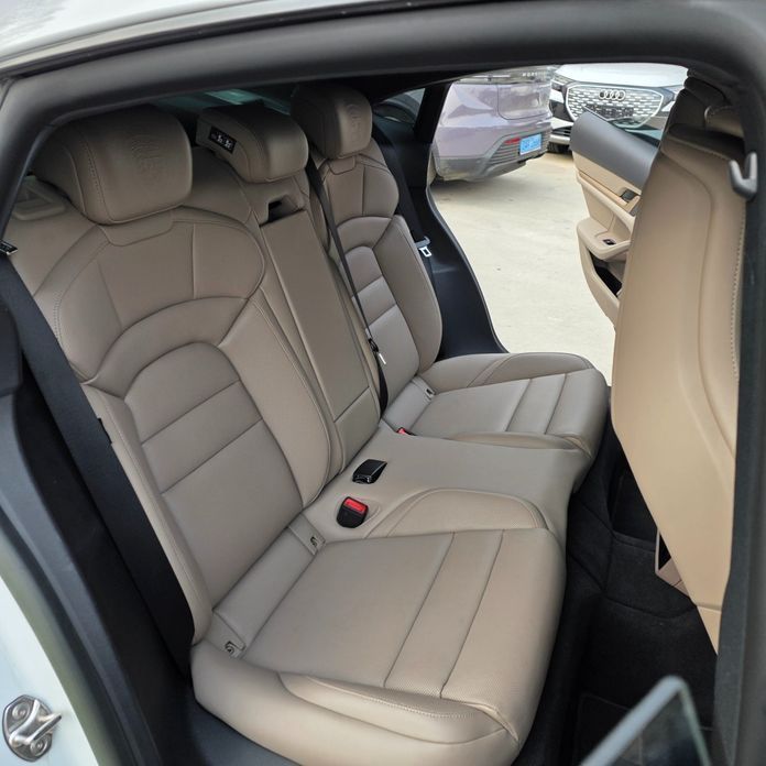 Porsche Taycan 2023