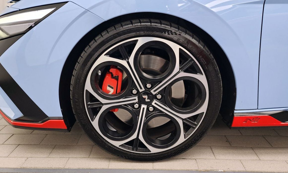 Hyundai AVANTE 2025