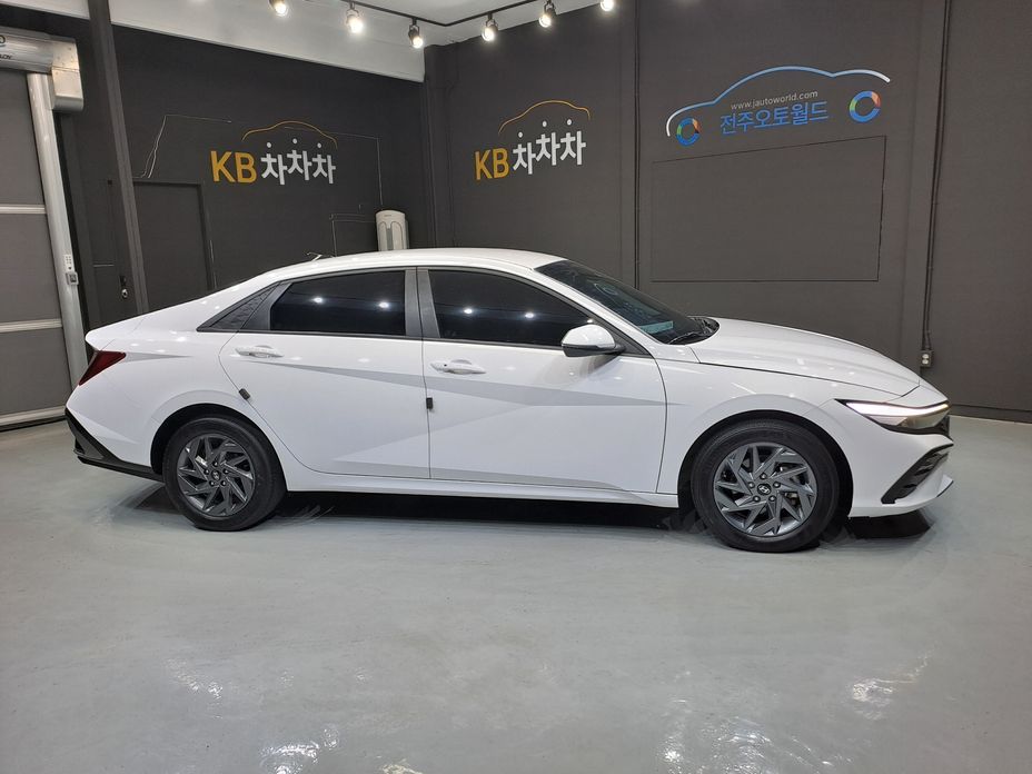 Hyundai AVANTE 2024
