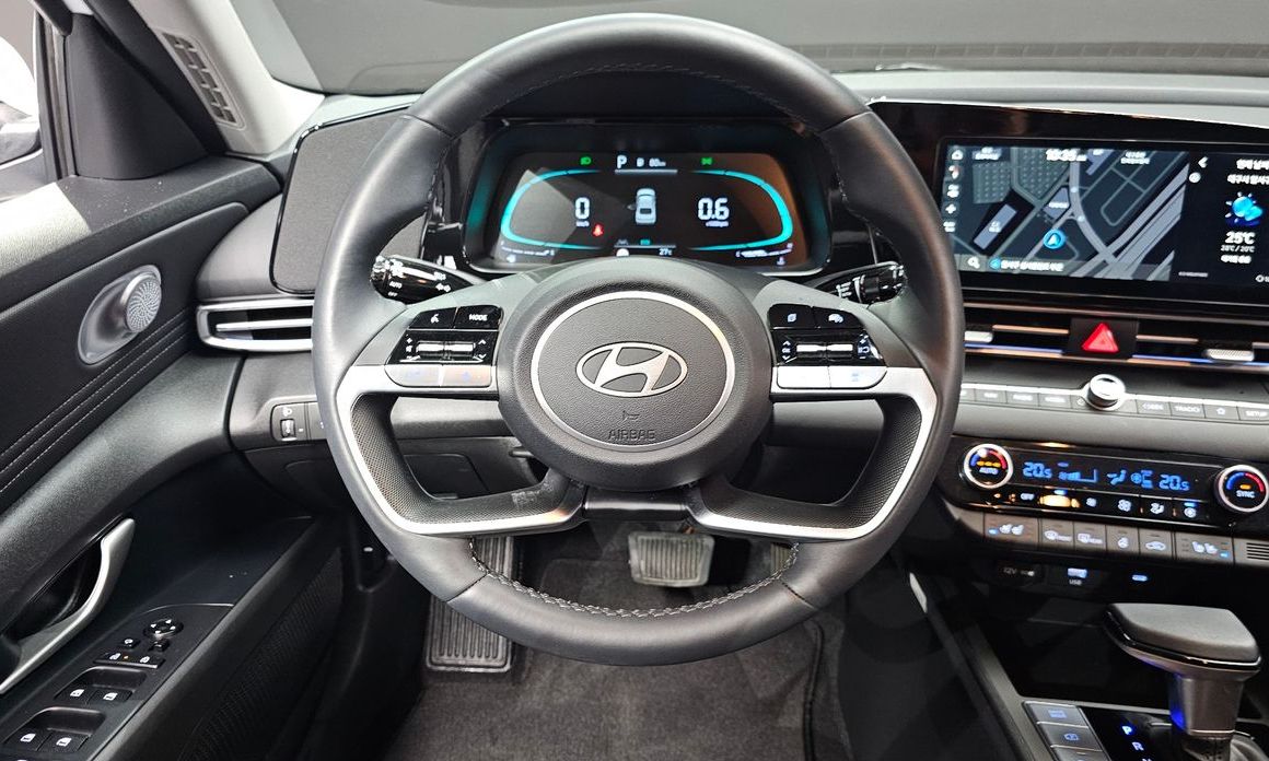 Hyundai AVANTE 2025