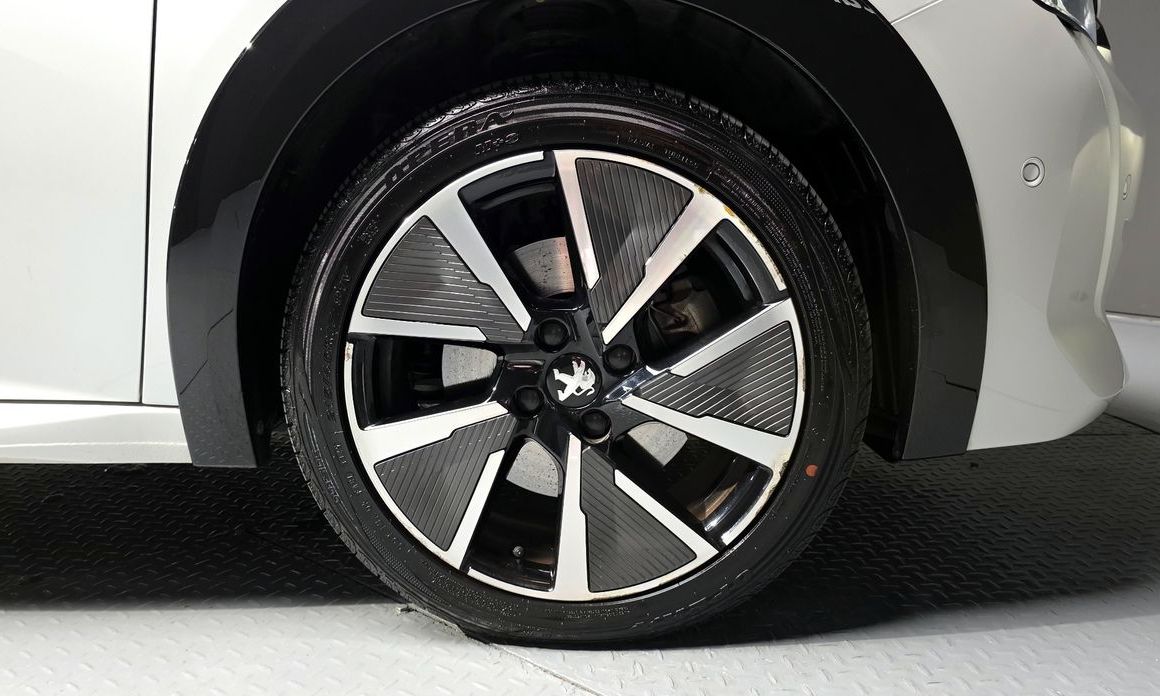 Peugeot 208 2021