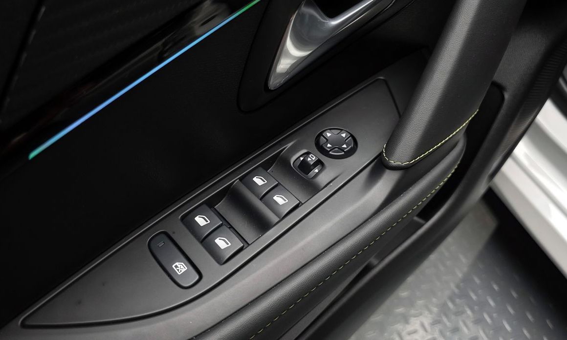 Peugeot 208 2021