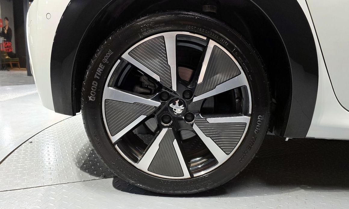 Peugeot 208 2021