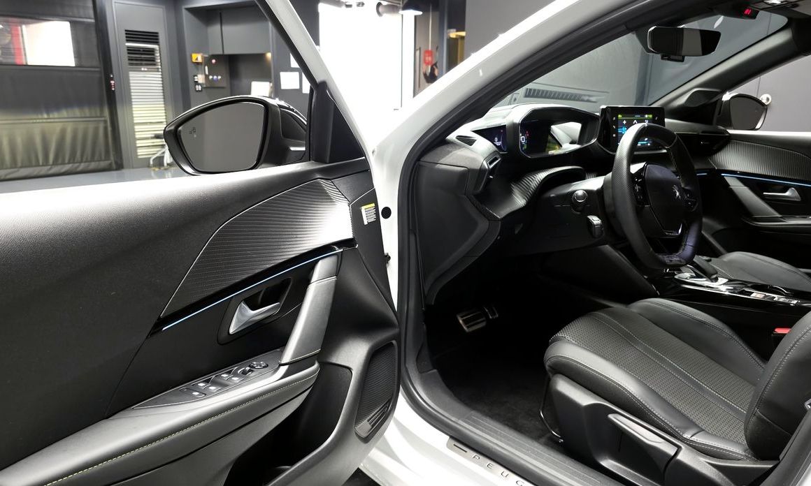 Peugeot 208 2021