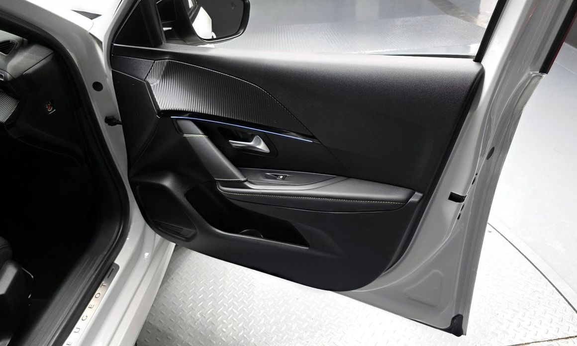 Peugeot 208 2021