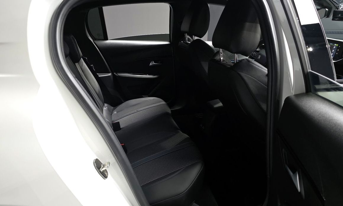 Peugeot 208 2021