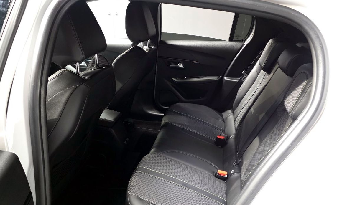 Peugeot 208 2021