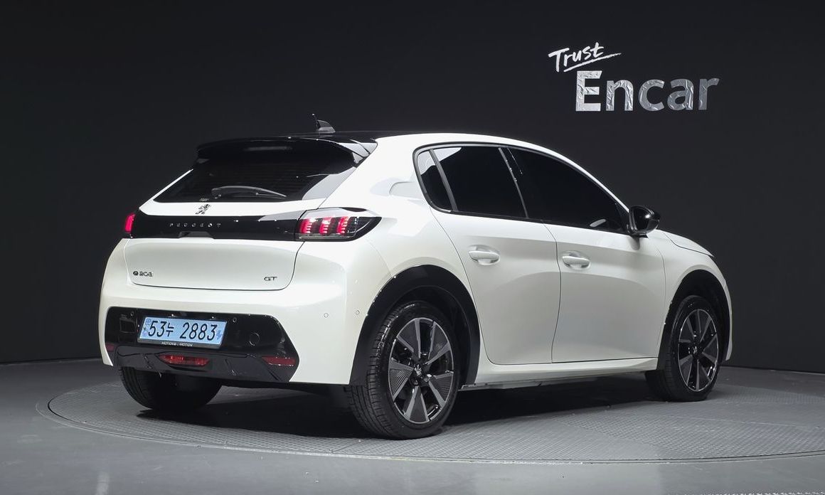 Peugeot 208 2021