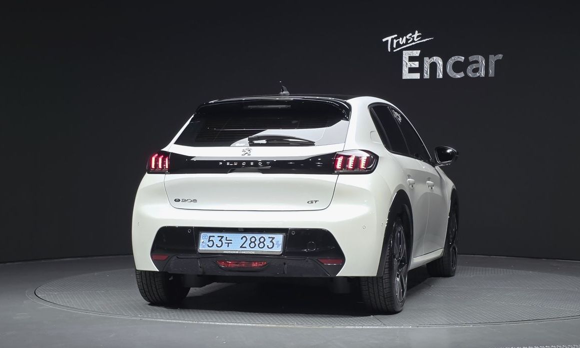 Peugeot 208 2021