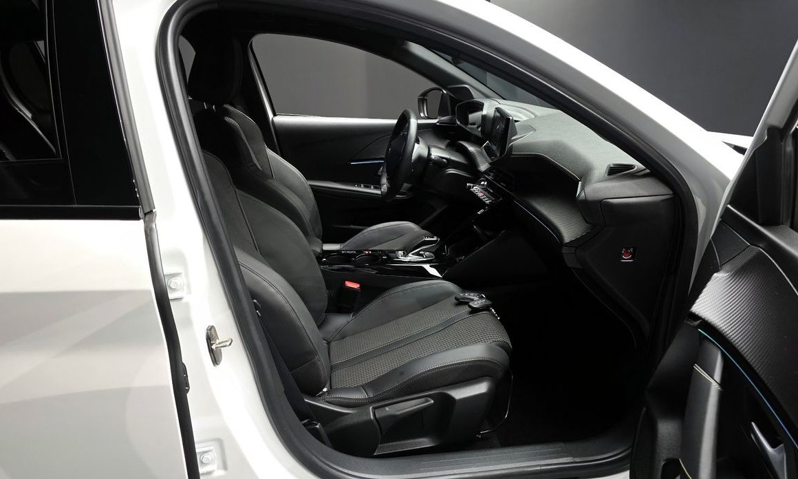 Peugeot 208 2021