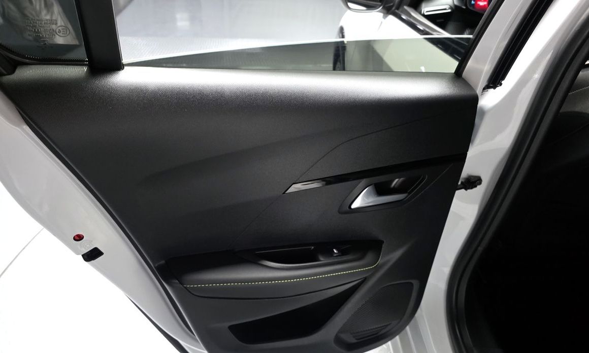 Peugeot 208 2021