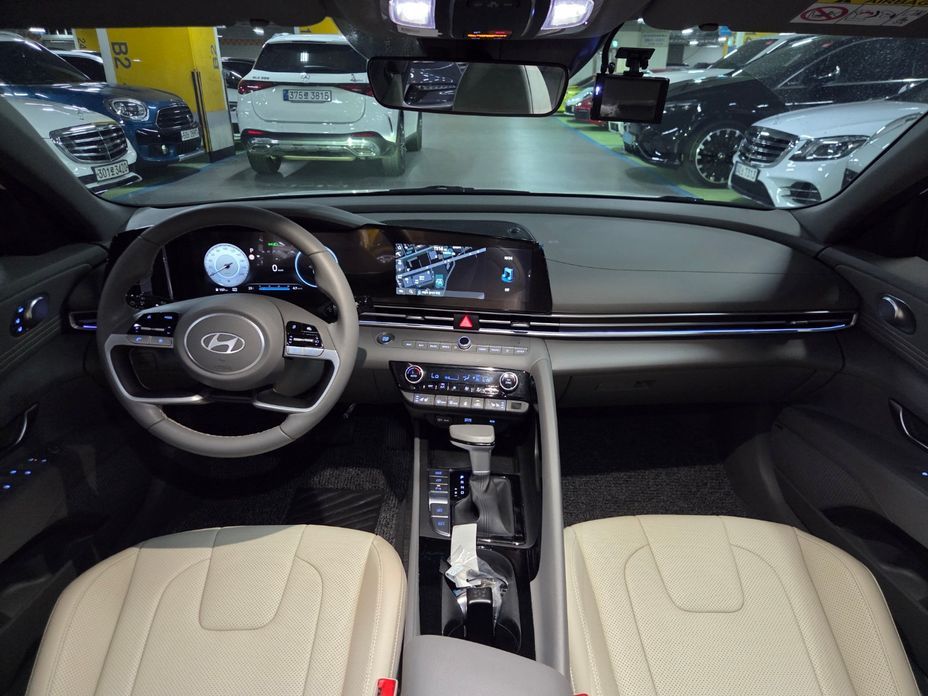 Hyundai AVANTE 2024