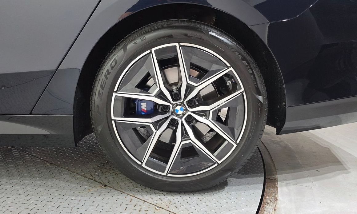 BMW 5-Series 2025