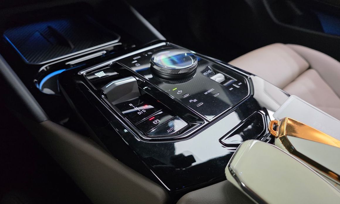 BMW 5-Series 2025